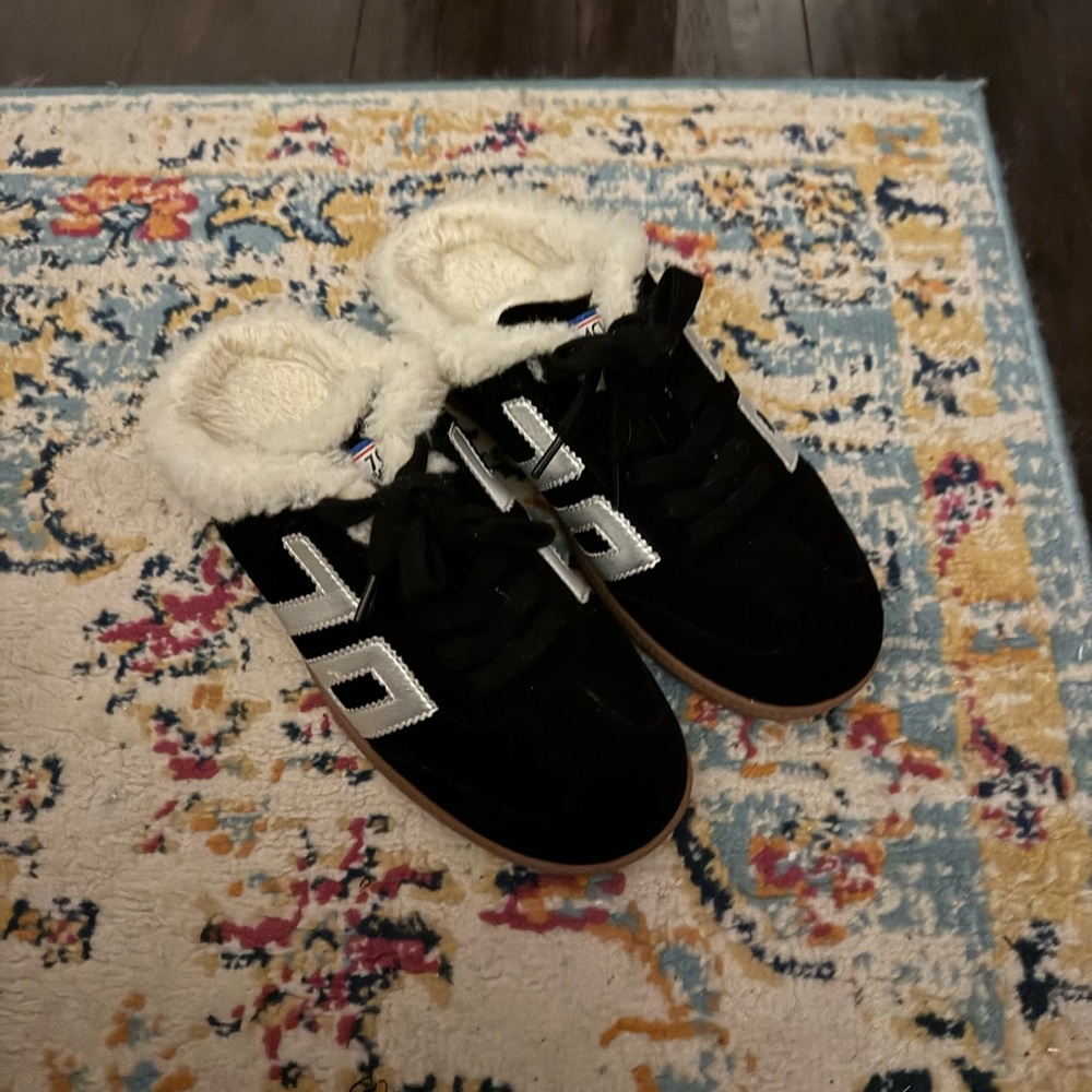 Back 70- Black Faux-Fur Lined Sneakers